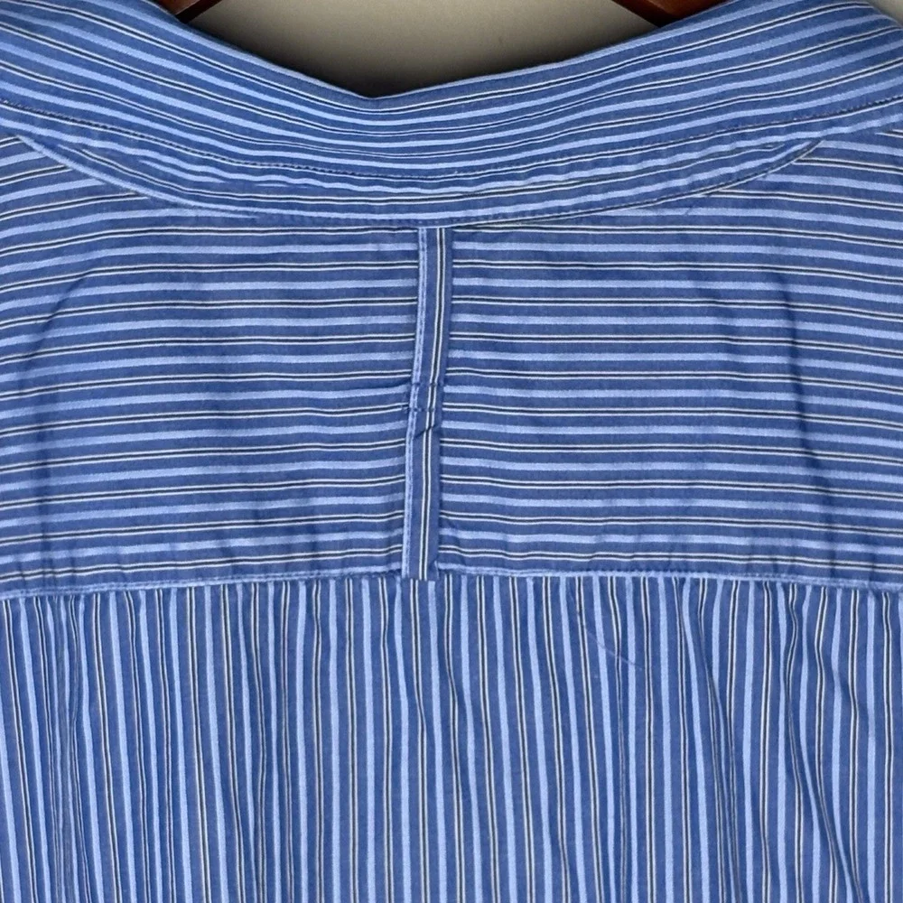 Banana Republic Button Up classic fit‎ Men's Extra Large (17-17 1/2) Blue Stripe
